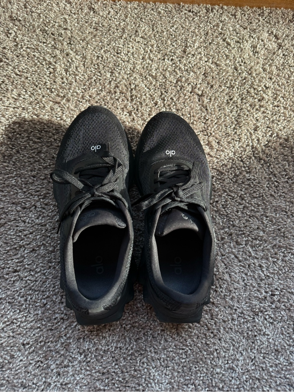 ALO Runner Sneakers - Picture 4 of 10